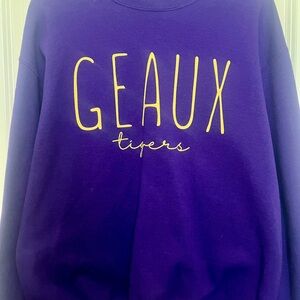 Gildan Purple Sweatshirt with Gold Print. LSU GEAUX TIGERS. Size medium.